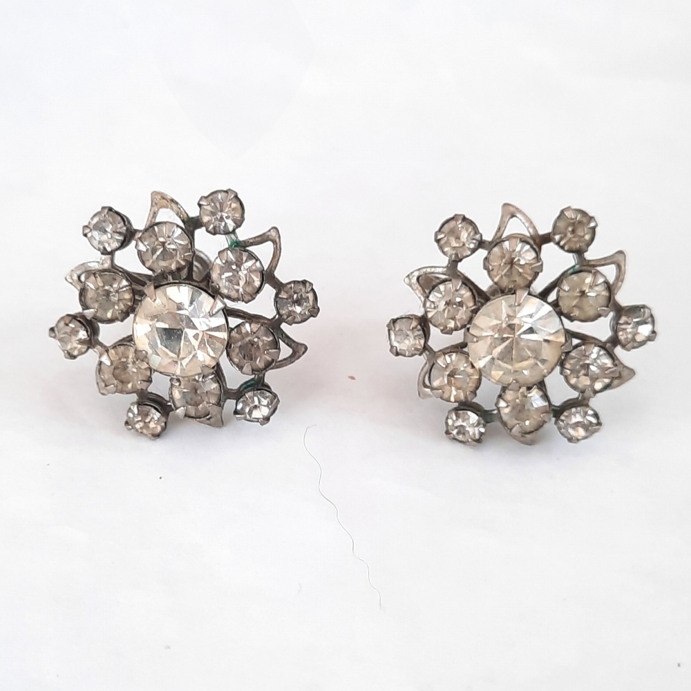 🍄 Vintage Crystal Clip On Earrings